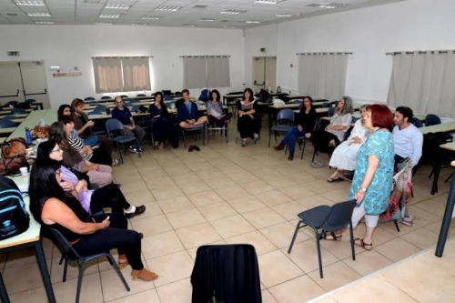 Sharing (Chia Sẻ): Từ “Tôi Hiểu Cảm Giác Đó” Đến Sự Kết Nối Chữa Lành